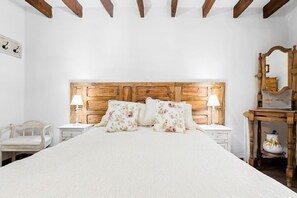 2 bedrooms, iron/ironing board, free WiFi, bed sheets - The House of my in-laws. Excellent Holiday House for 6 people (Candeleda)