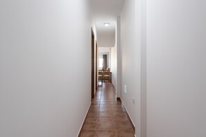 Interior - La Madera 1A Urban Home near the Airport - Wifi (Santa Lucía de Tirajana)