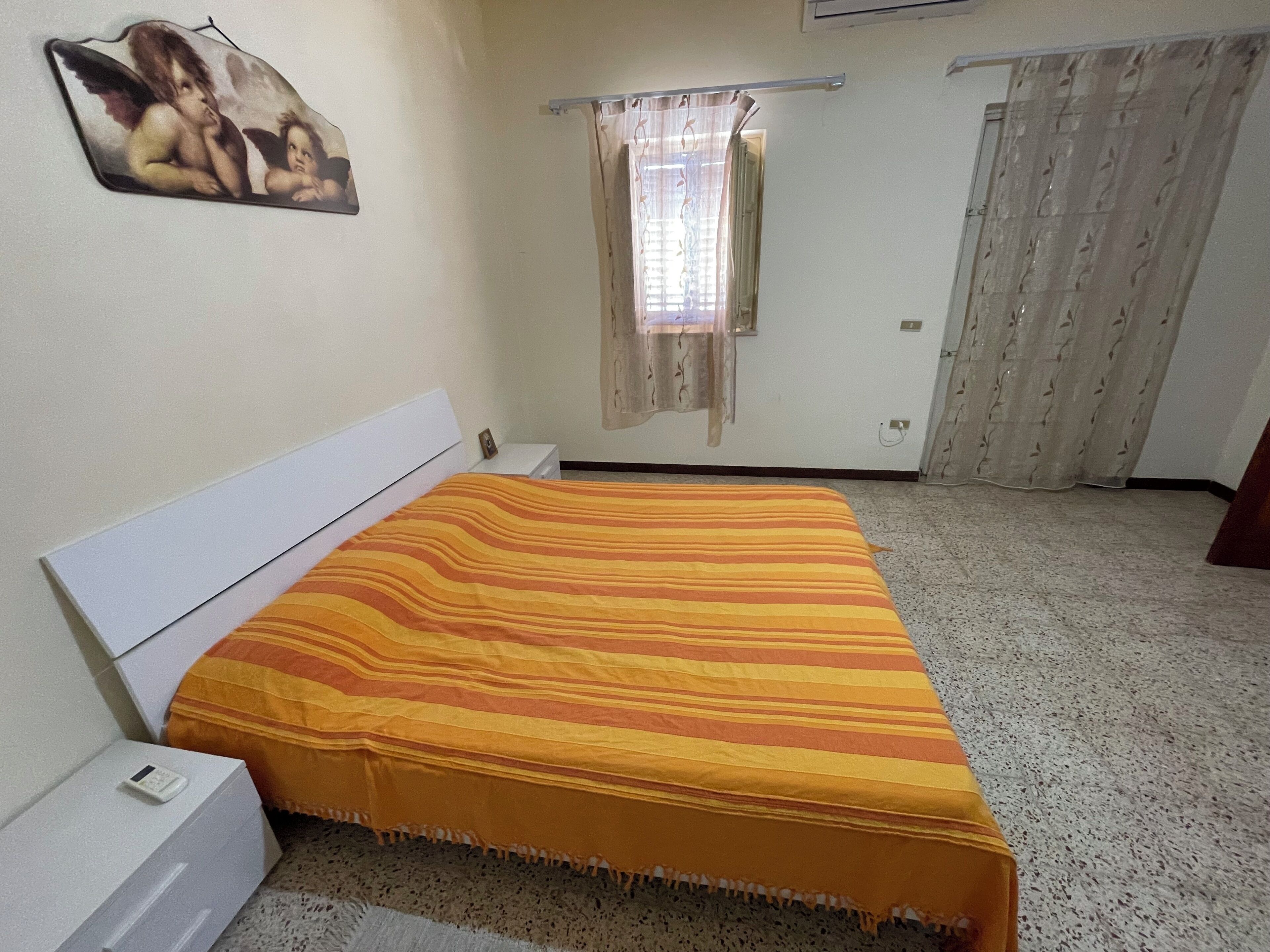 5 bedrooms, iron/ironing board, free WiFi, bed sheets