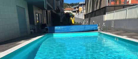 Piscine extérieure, piscine chauffée