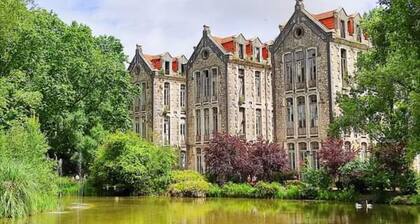 Private Condominium, 400 Metres From The Beach, 2 Minutes from Market And Shops