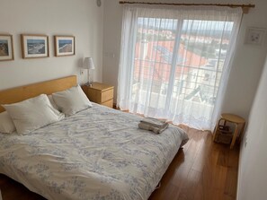 3 bedrooms, iron/ironing board, travel crib, free WiFi