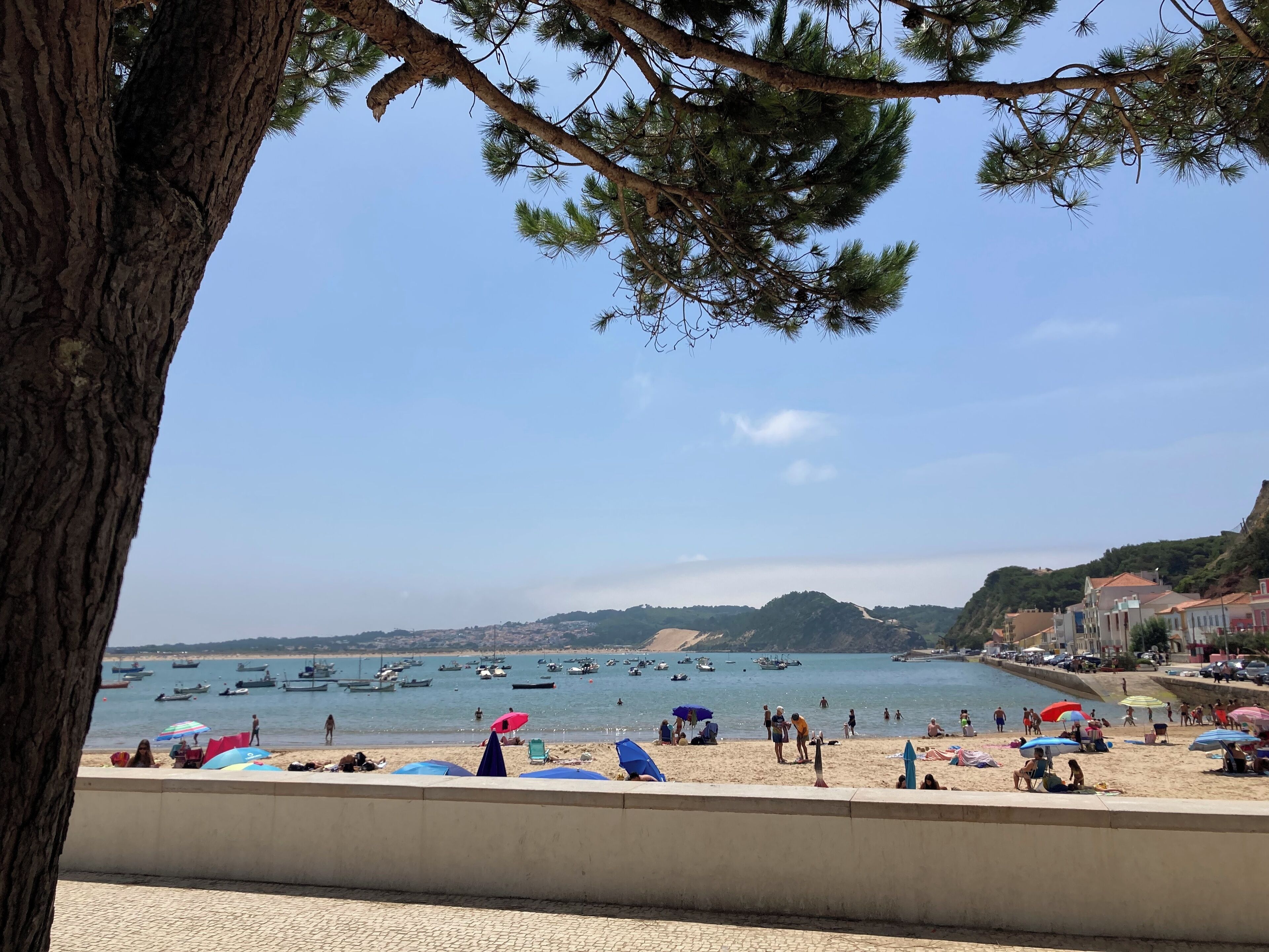 Una spiaggia nelle vicinanze