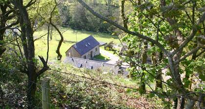 The Granary @ Troedyrhiw Holiday Cottages, Cardigan Bay, West Coast of Wales