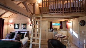 2 bedrooms, in-room safe, WiFi, bed sheets