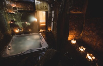 Self catering rural Pride for 14 people