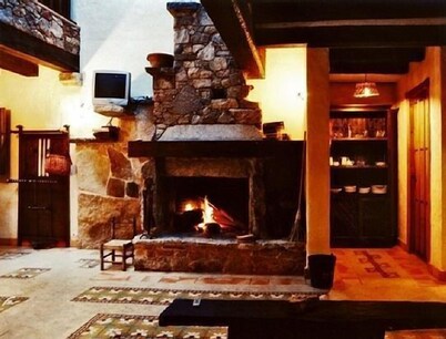 Self catering rural Pride for 14 people