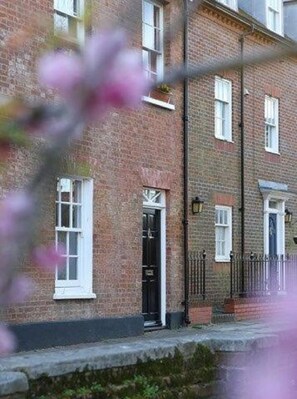 A two-story brick building with white-framed windows and a black door. - Quayside Quarters * Great Location * Old Town Poole * Free Secure Parking (Poole)