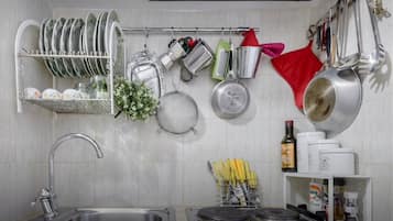 Herdplatte, Wasserkocher mit Kaffee-/Teezubehör, Wasserkocher