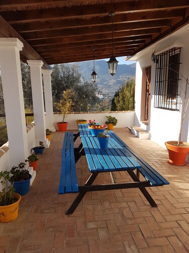 Upea maaseutuhuvila Lecrinin laaksossa perhekokoisella yksityisellä uima-altaalla