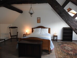 3 habitaciones, tabla de planchar con plancha y cuna de viaje 