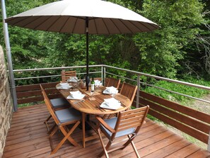 Outdoor dining - Peace and Tranquility at L'Etang (Bazouges-la-Pérouse)