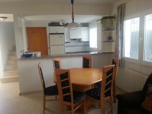 Dining - Frente al Mar. Velazquez. Luxurious Villa, 30 m from the sea (Oliva)