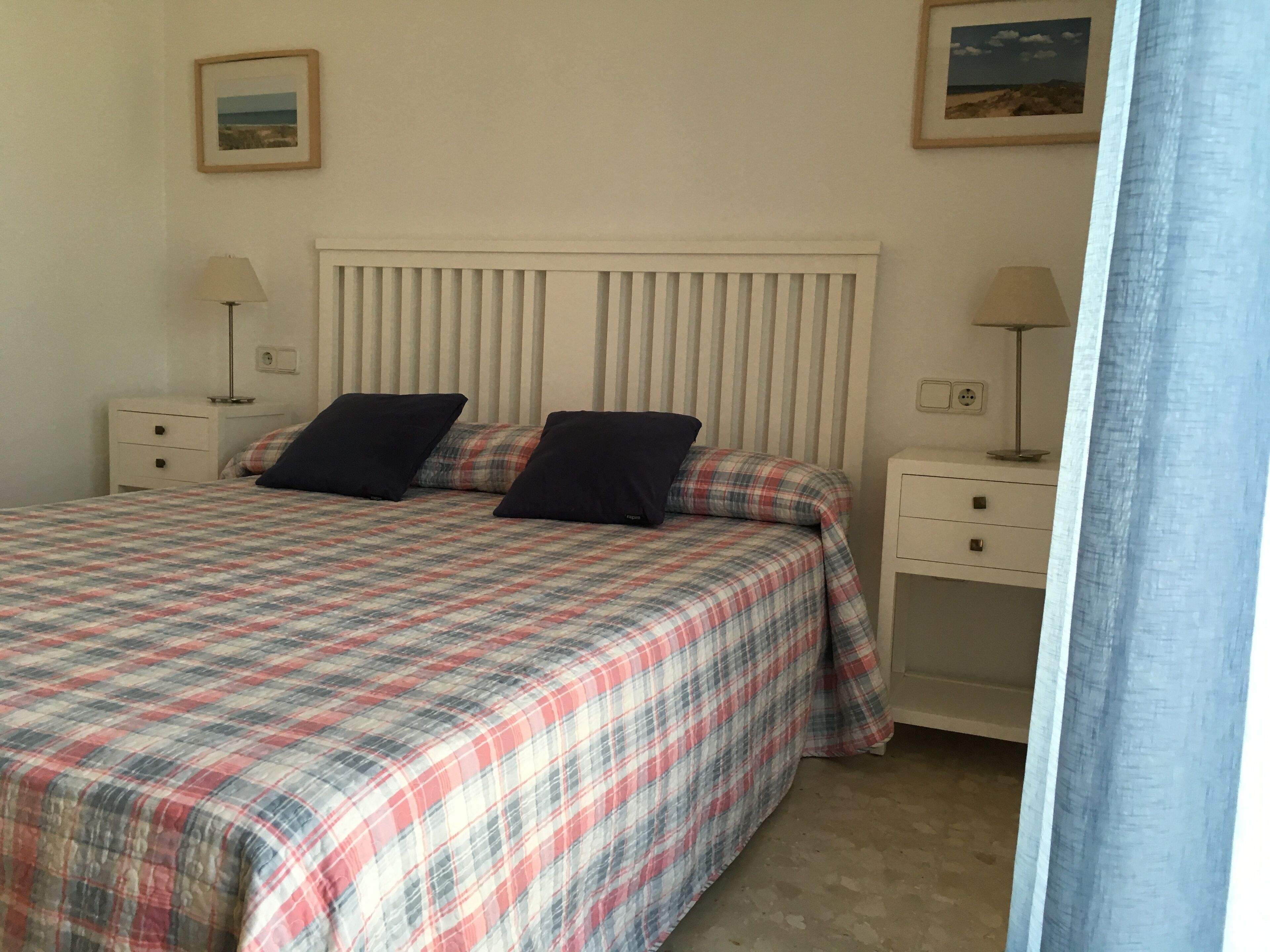 3 多间卧室、熨斗/熨衣板、上网接入、床单