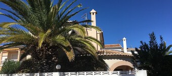 Frente al Mar. Velazquez. Luxurious Villa, 30 m from the sea