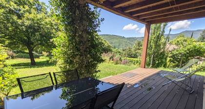 Pleine campagne, rez de jardin sur grand terrain, avec terrasse et vue dominante