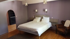 6 chambres, fer et planche à repasser, Wi-Fi, draps fournis