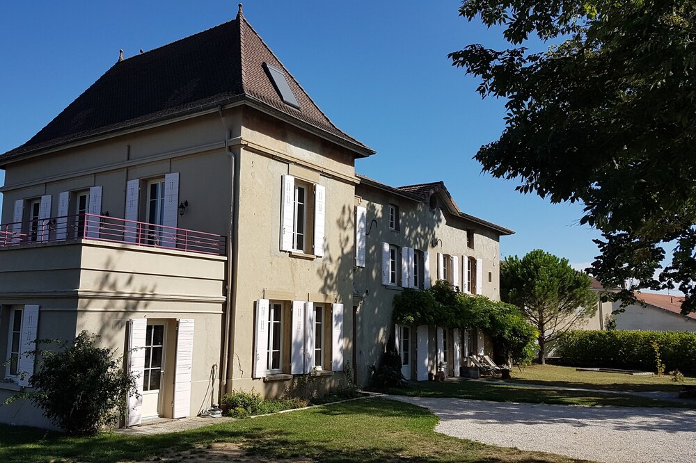 HOUSE BOURGEOISE - LARGE CAPACITY - CAMPAIGN LYONNAISE - ELEGANCE AND NATURE