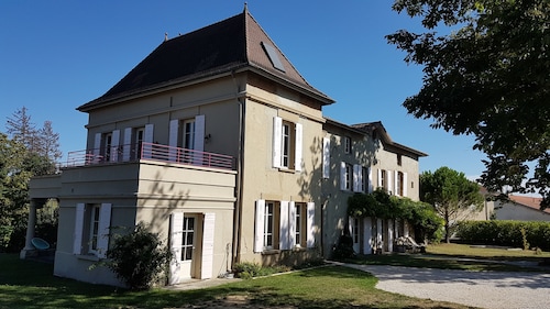 HOUSE BOURGEOISE - GROSSE KAPAZITÄT - KAMPAGNE LYONNAISE - ELEGANZ UND NATUR