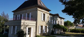 HOUSE BOURGEOISE - LARGE CAPACITY - CAMPAIGN LYONNAISE - ELEGANCE AND NATURE