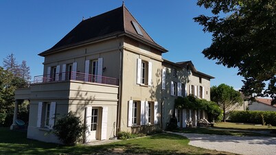 HOUSE BOURGEOISE - LARGE CAPACITY - CAMPAIGN LYONNAISE - ELEGANCE AND NATURE