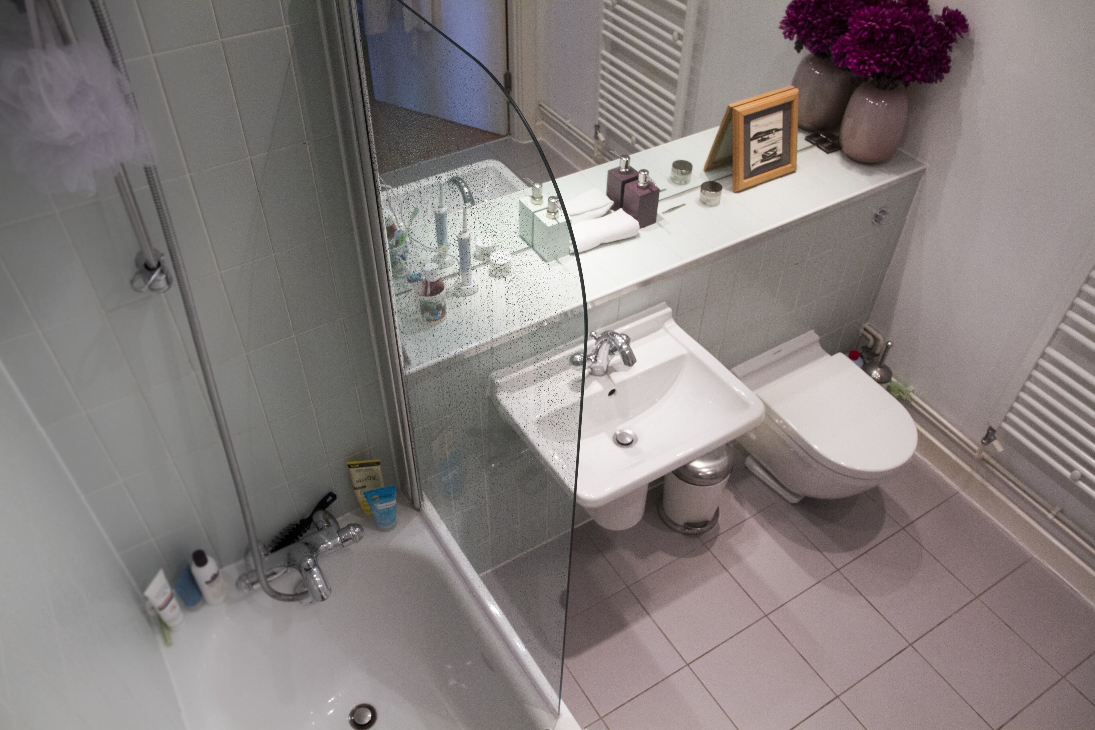 Large modern 1 bed balcony flat in London Fields & Broadway Market Near Pool