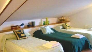 2 slaapkamers, een strijkplank/strijkijzer, gratis wifi, beddengoed