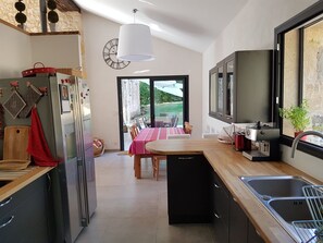 Fridge, microwave, oven, stovetop - House / Villa - Mauzac et grand castang (Mauzac-Et-Grand-Castang)
