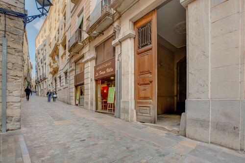 Tyylikäs huoneisto historiallisessa keskustassa