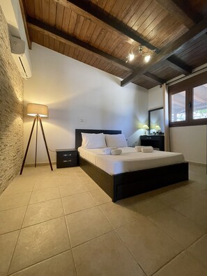 3 bedrooms, in-room safe, iron/ironing board, free WiFi