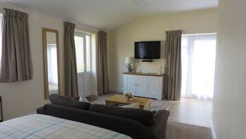 1 bedroom, bed sheets