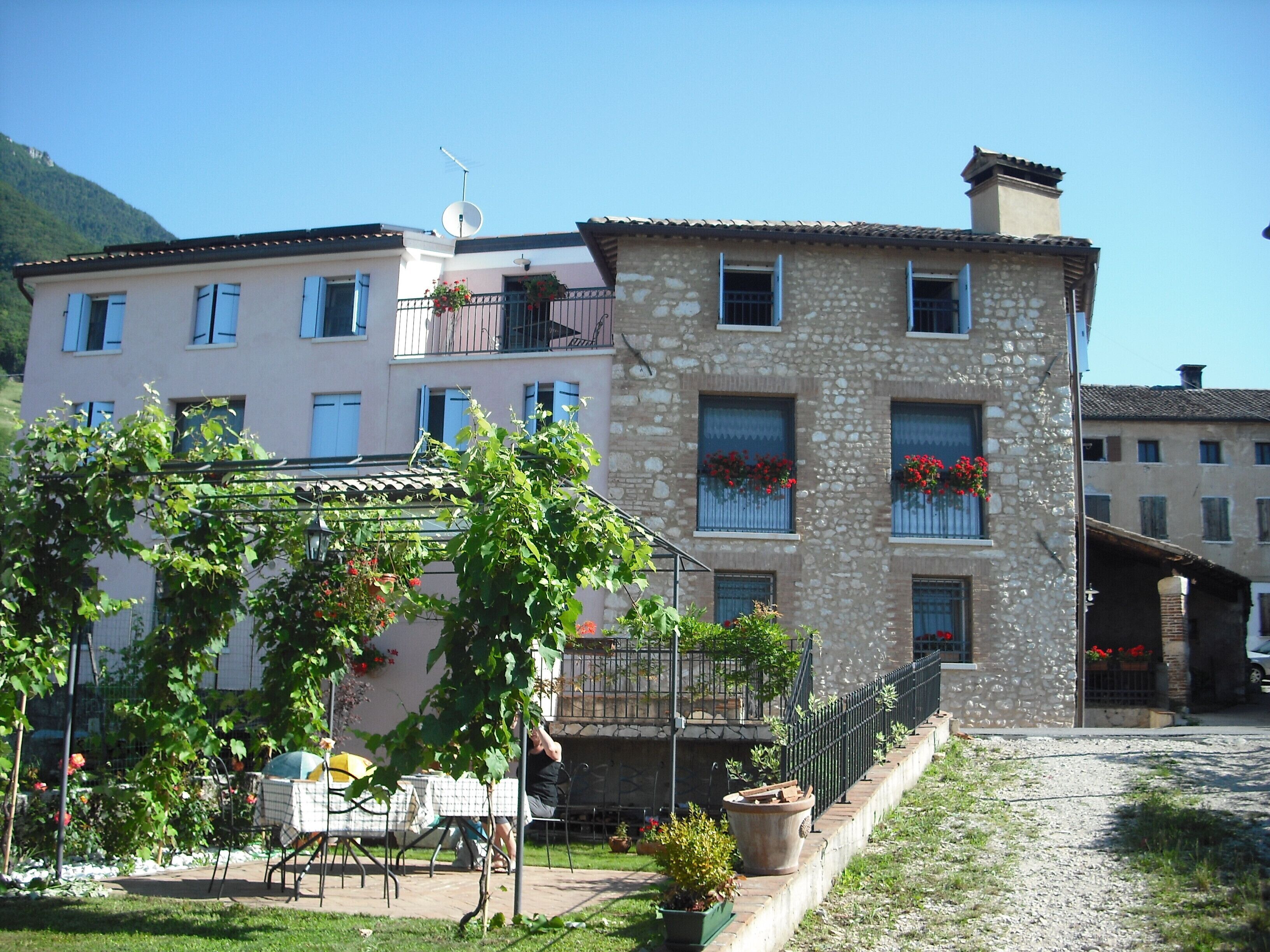 COUNTRY CLUB FROM CESCO - strawberry and calle suite