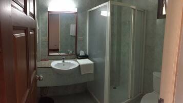 Toallas, shampoo, papel higiénico