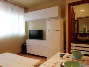 1 bedroom, desk, iron/ironing board, free WiFi