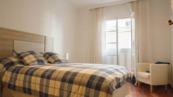 1 habitación, tabla de planchar con plancha, wifi gratis y ropa de cama