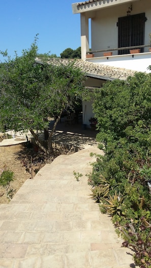 Property grounds - RENT VILLA FURNISHED WITH LARGE VERANDA ... LOCATED 1500 METERS FROM THE SEA ... (MAZARA DEL VALLO)