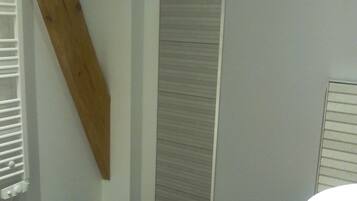 Asciugacapelli, asciugamani, carta igienica