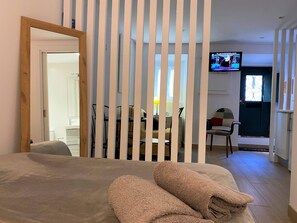 1 chambre, fer et planche à repasser, accès Internet, draps fournis