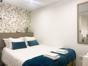 1 soverom, strykejern/-brett, internettilgang og sengetøy