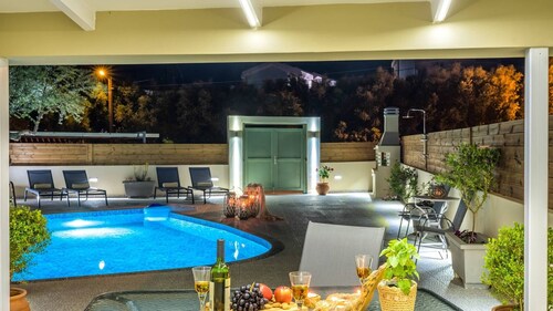 CORAL  VILLA with private pool at 100 m from the sea