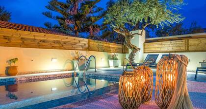 CORAL Villa mit privatem Pool und Garten, 2 Schlafzimmer 100 m vom Meer