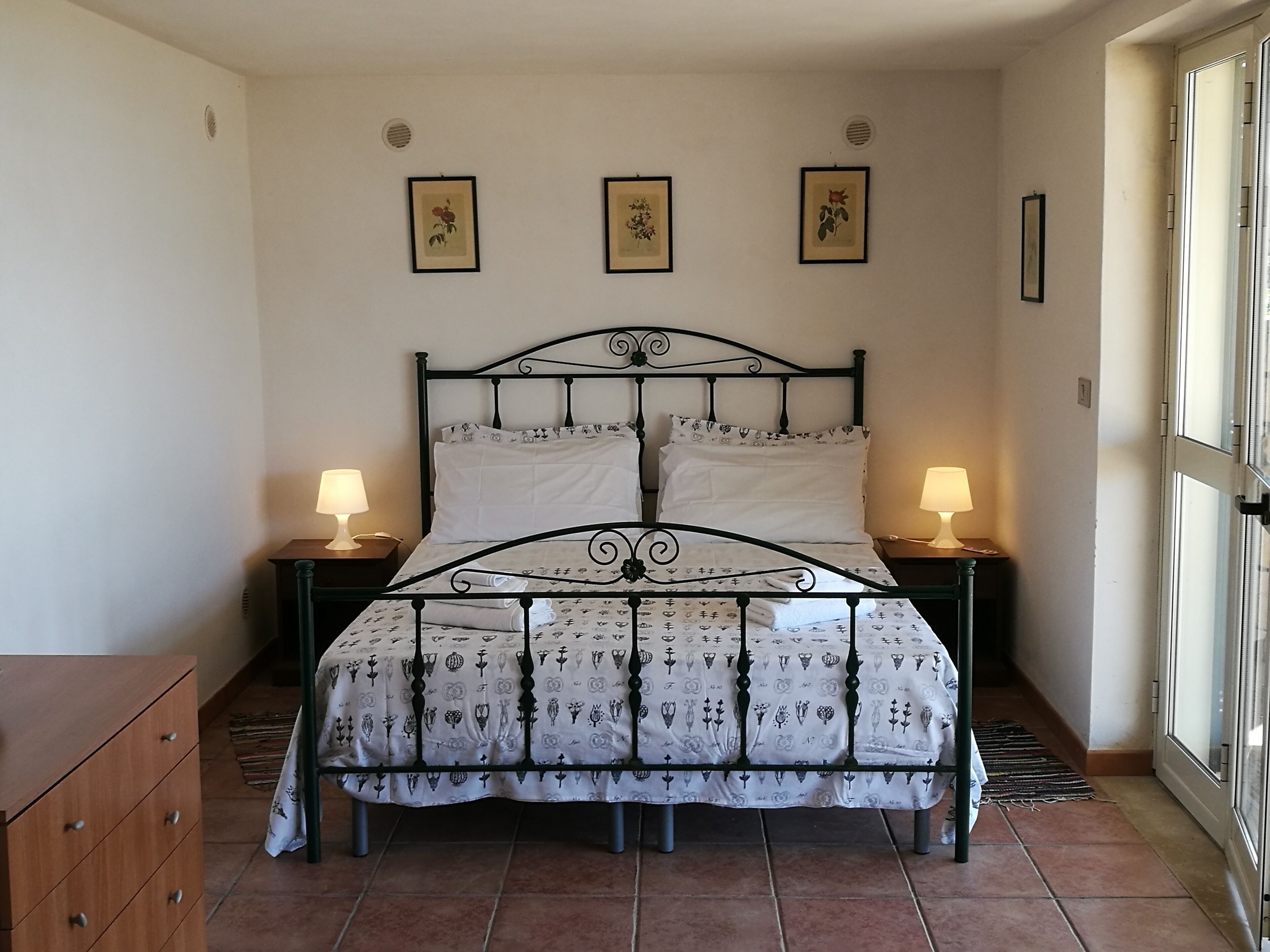 1 chambre, fer et planche à repasser, accès à Internet, literie fournie