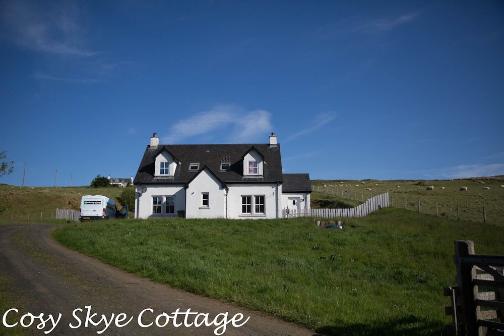 Isle of Skye - 3 bedroom 2 Bath room self-catering Cottage (11 miles to Portree)