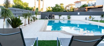 Luxus-Selbstversorger-Apartment mit beheiztem Pool B2