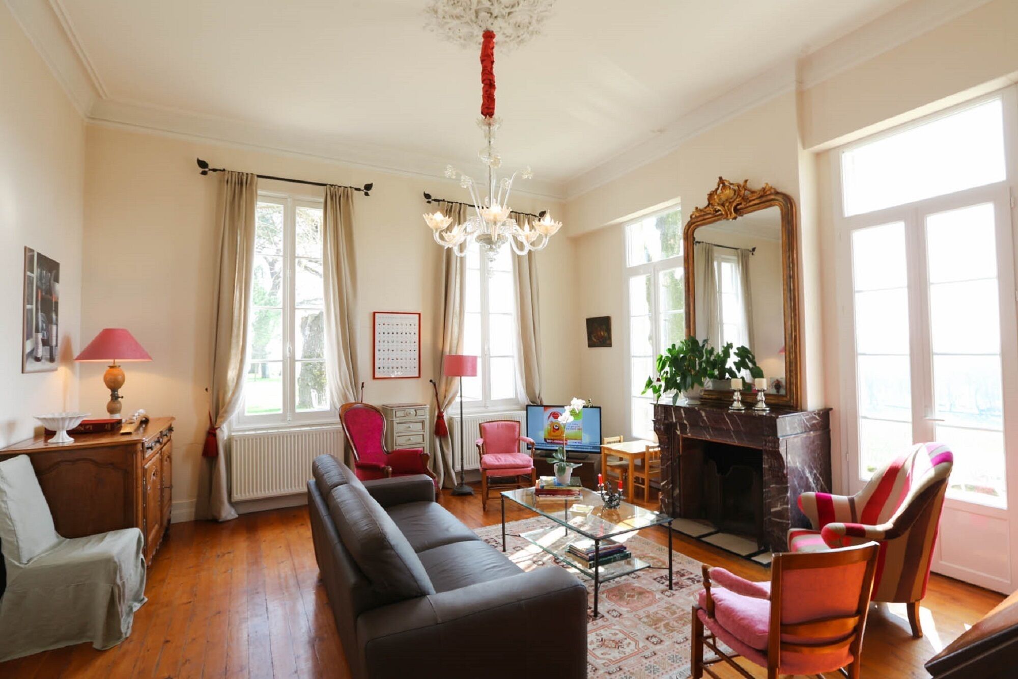 Pink room with 4 windows: quiet, peaceful, chic, incredible view, all comfor