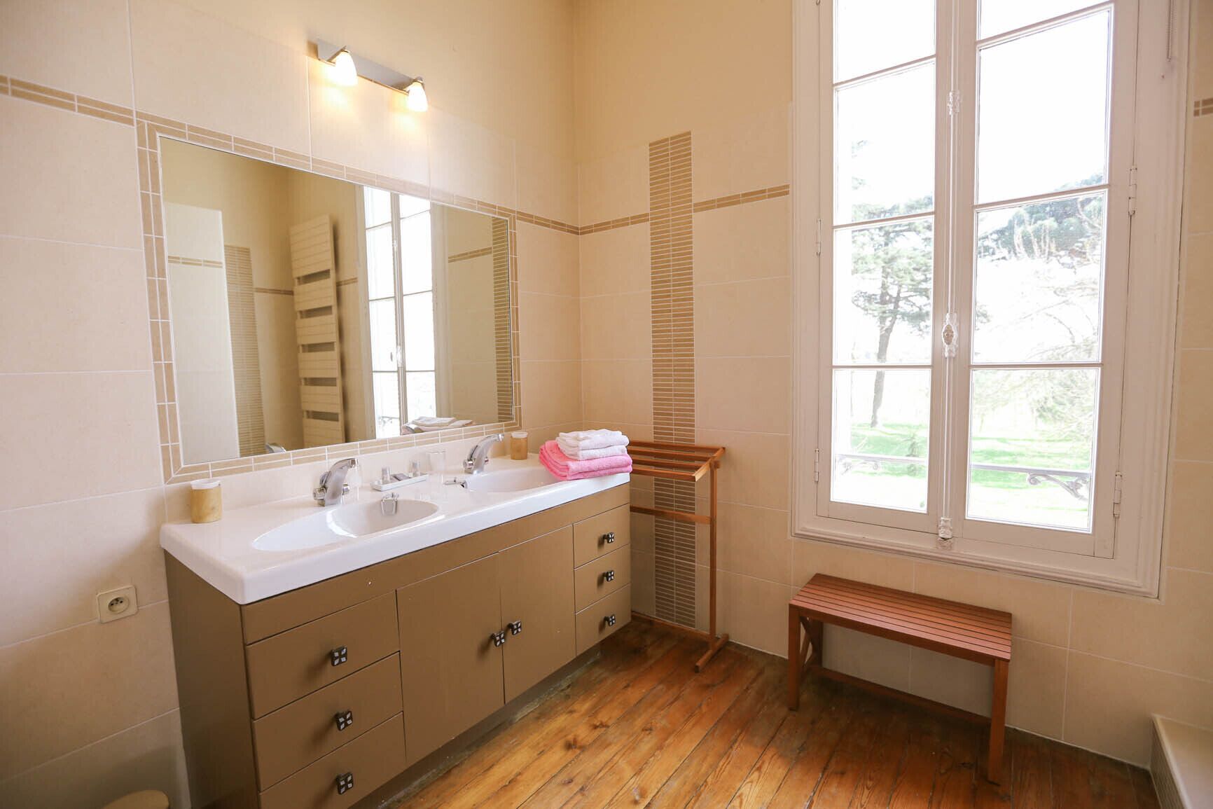 Pink room with 4 windows: quiet, peaceful, chic, incredible view, all comfor