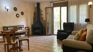 Una Smart TV, una chimenea