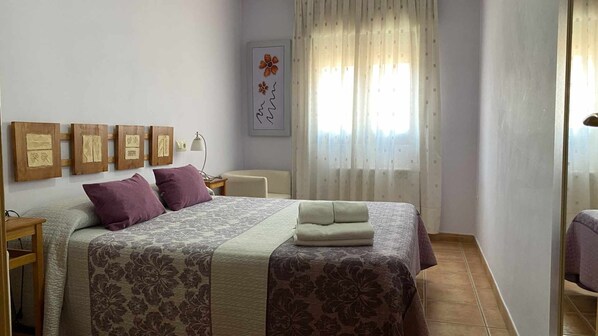 2 chambres, fer et planche à repasser, lit parapluie, Wi-Fi gratuit