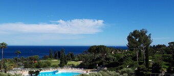 Cap Esterel "Sport Nature", T2 FULL SEA VIEW, 5 p , Swimming pool and Parking