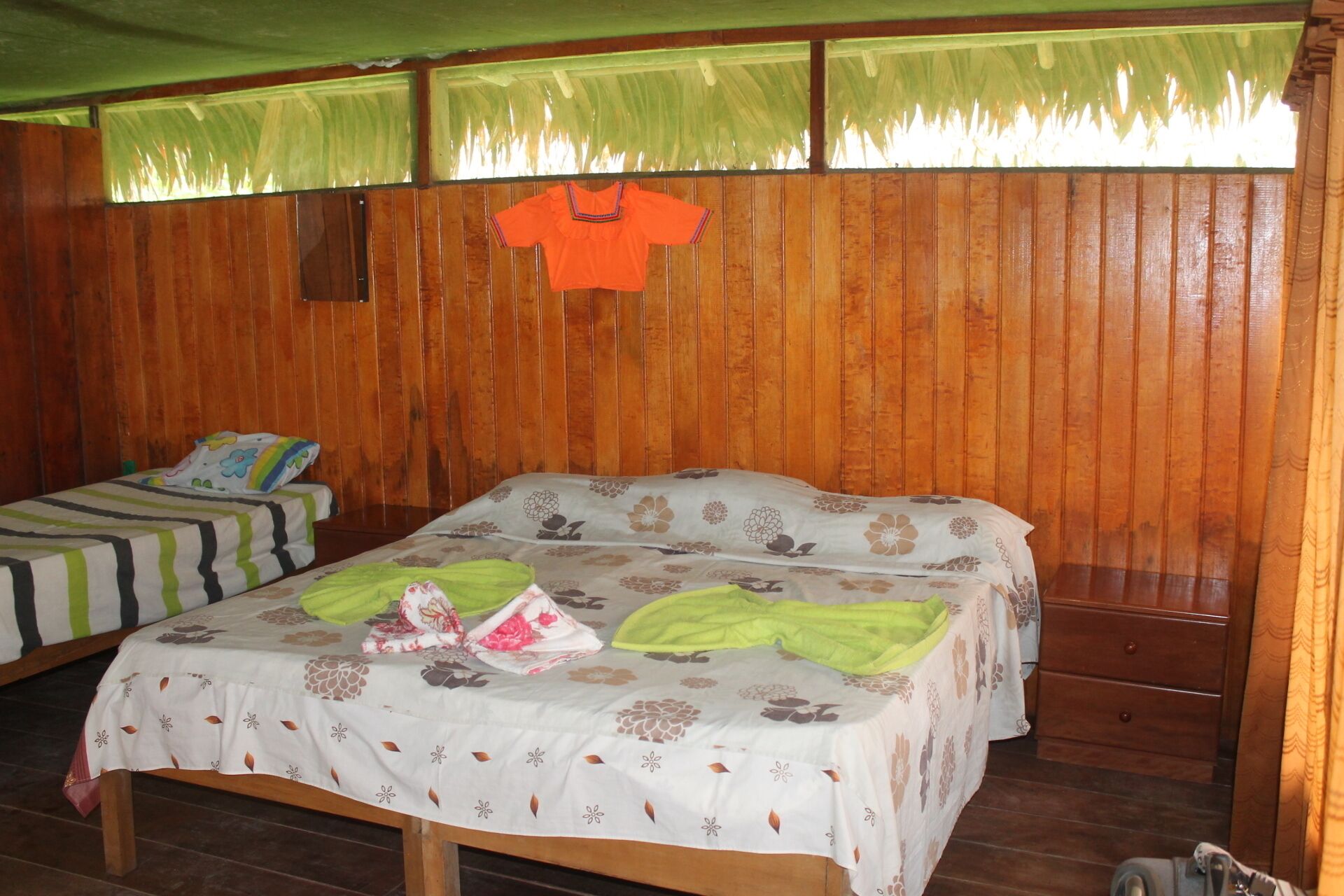 5 bedrooms, bed sheets